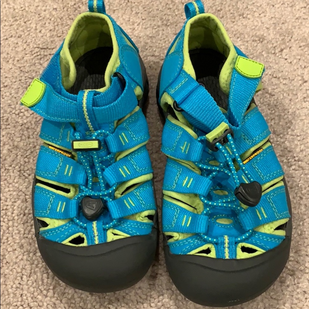 Brand new (no tags) keens